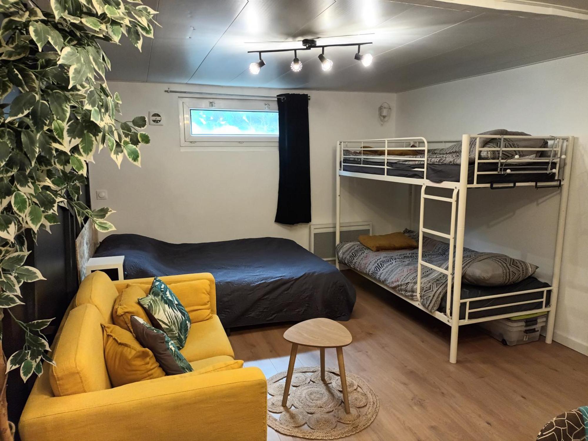 Appartement Tout Confort Le Fresne-Camilly Exteriör bild