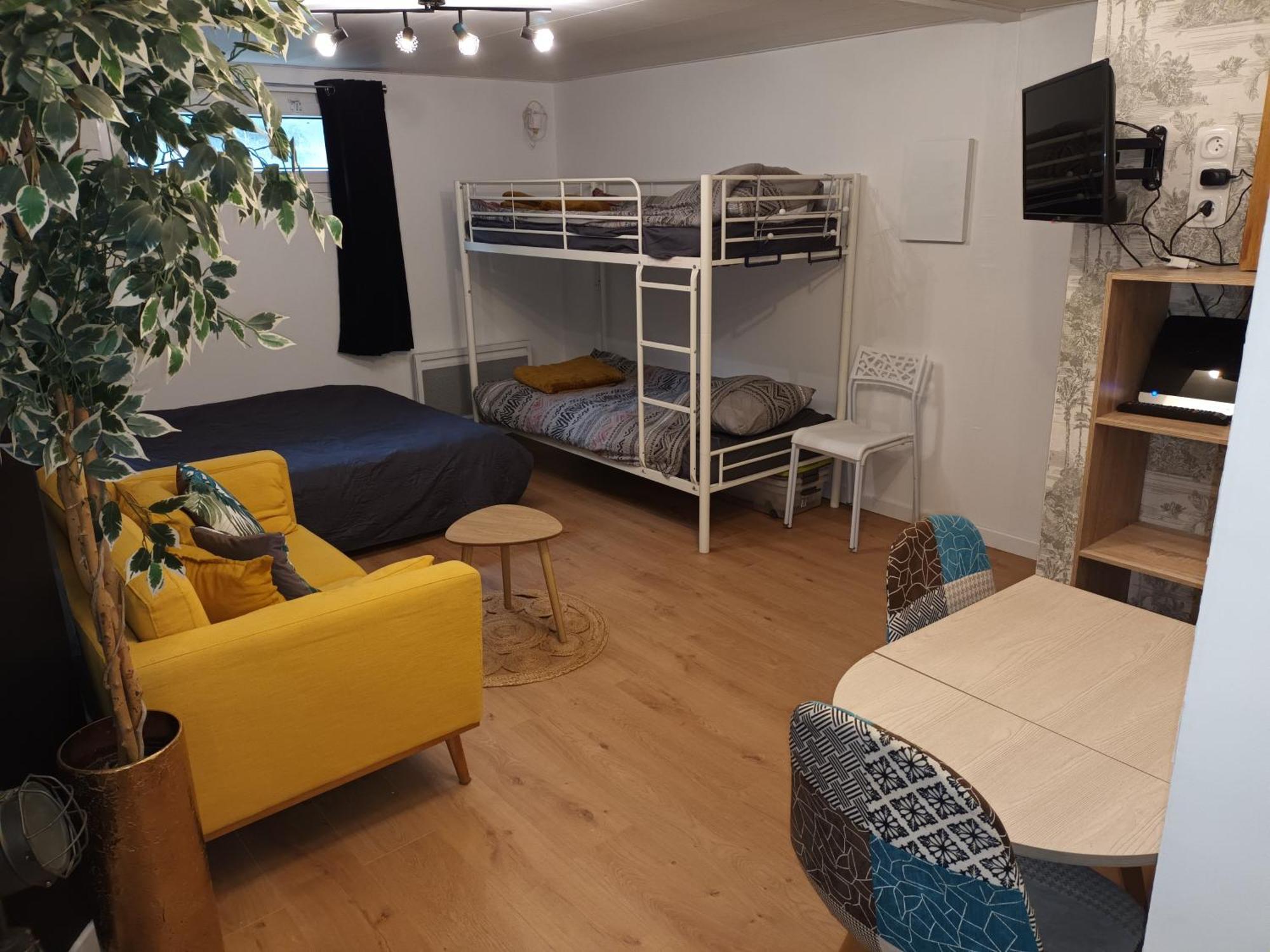 Appartement Tout Confort Le Fresne-Camilly Exteriör bild